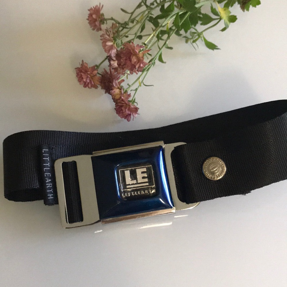 NWOT Little Earth seatbelt belt